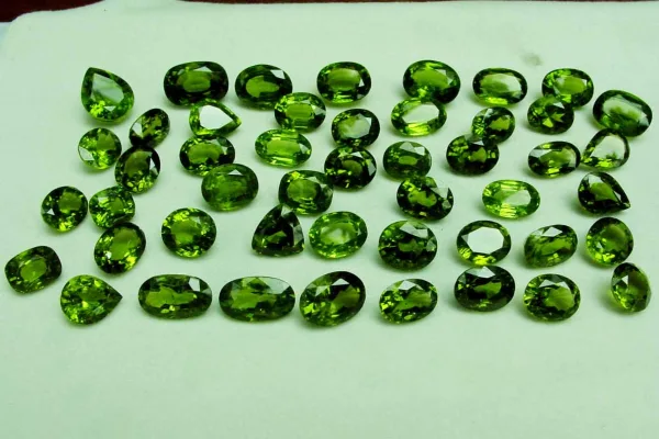 Chọn đá quý theo mệnh: Bí quyết tăng vận may và tài lộc Đá quý thuộc mệnh mộc