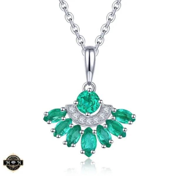 Mặt dây chuyền hình quạt