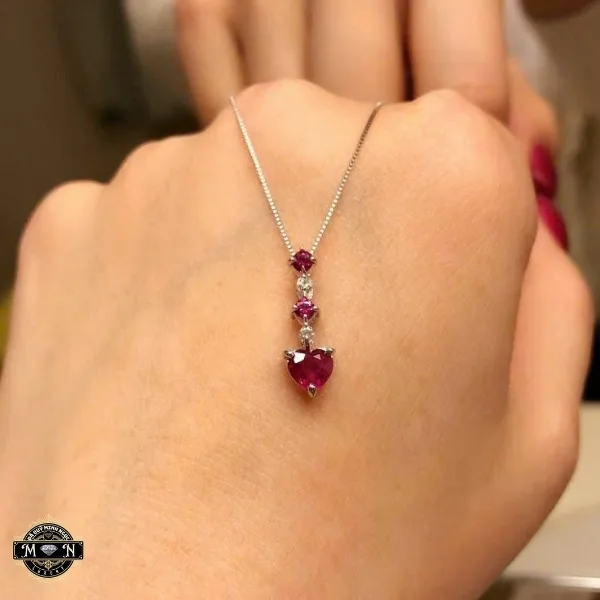 Dây chuyền thả giọt trái tim