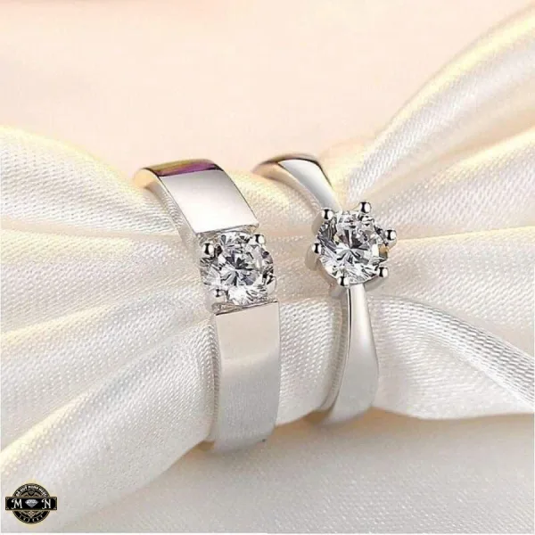 Nhẫn cưới tâm điểm