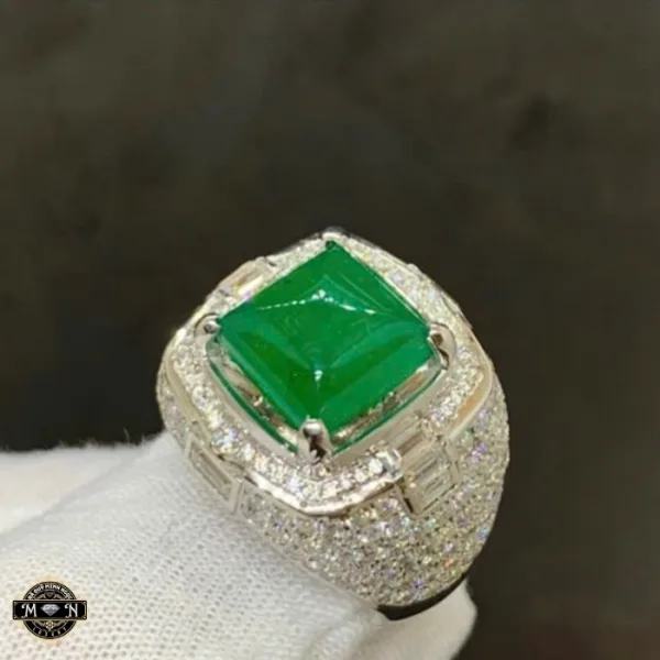 Nhẫn nam Emerald vuông viền kim cương