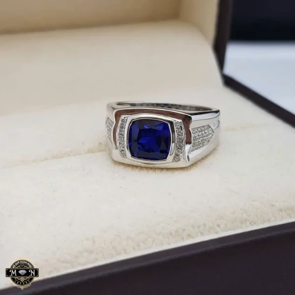 Nhẫn nam sapphire vuông điểm kim cương