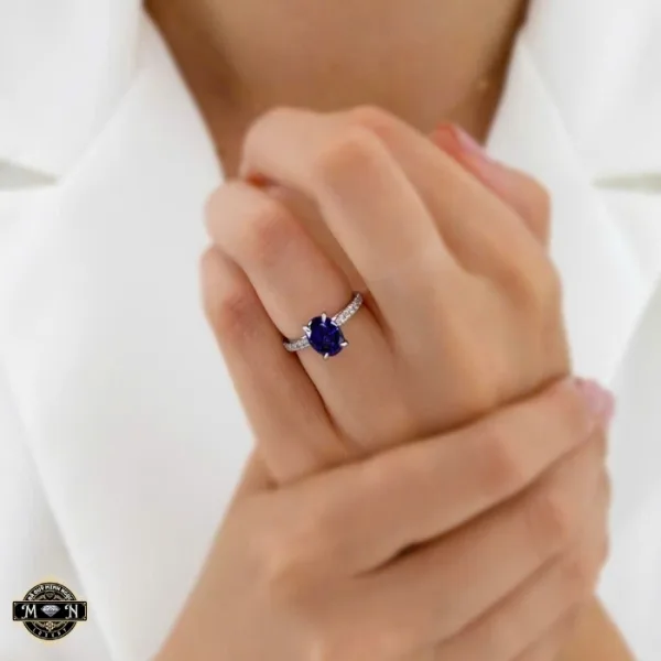 Nhẫn nữ sapphire oval viền đá