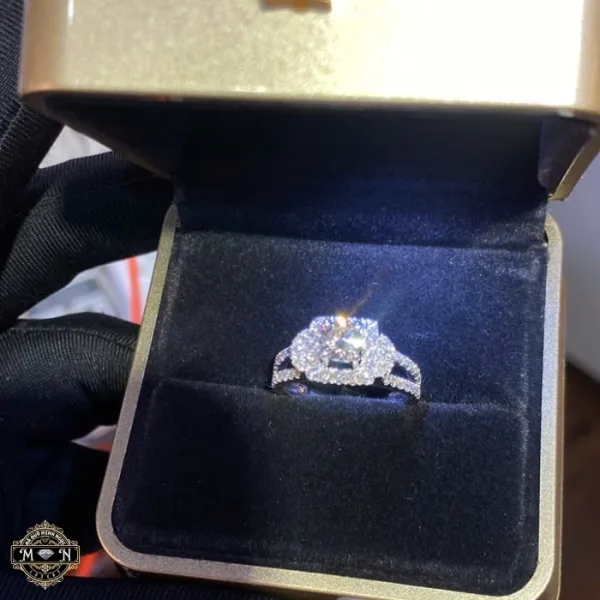 Nhẫn nữ kim cương viền đá