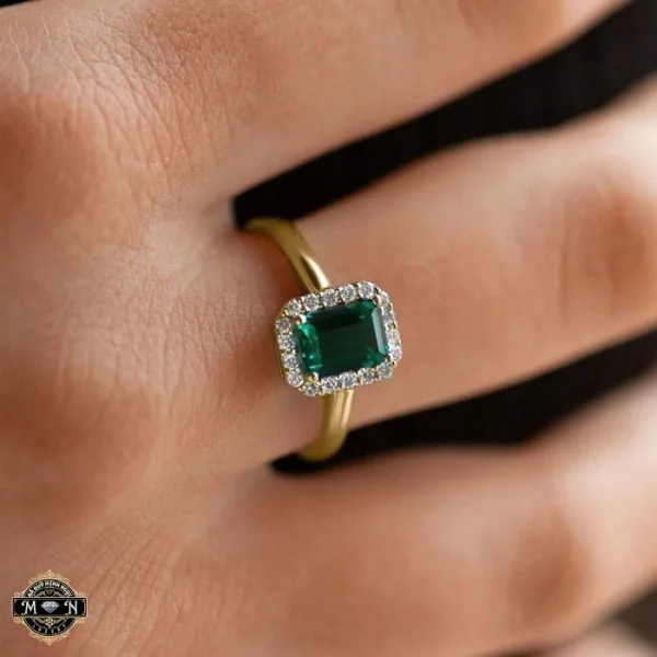 Nhẫn nữ ngọc lục bảo viền đá