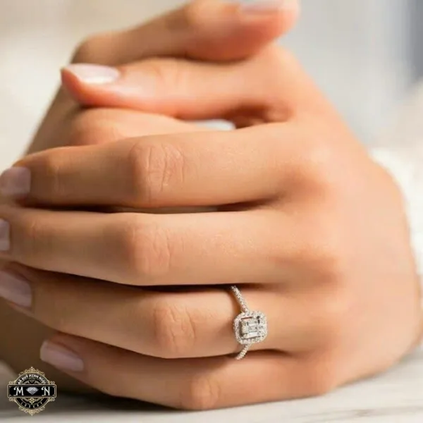 Nhẫn nữ kim cương vuông đai đá