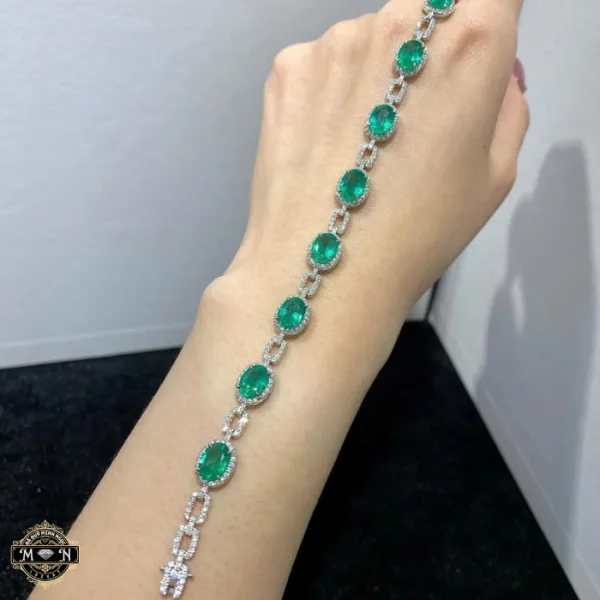 Vòng tay Emerald Oval viền đá